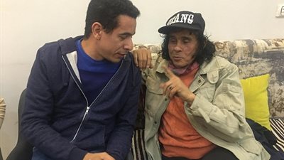 انفراد  بالصور| على حميدة يصلى  فى معهد ناصر..مطرب لولاكى: شكرا لجمهورى دعواتكم قوتى فى محنتى وشكرا للرئيس السيسى