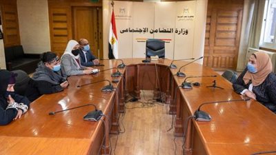 وزارة التضامن الاجتماعي تعقد جلسات حوارية مع العمالة غير المنتظمة لبحث مد مظلة الحماية الاجتماعية