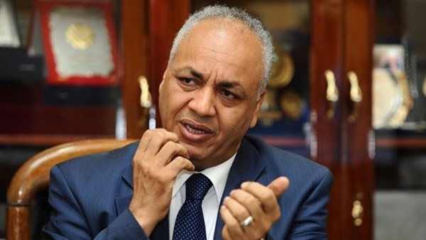 الكاتب الصحفى مصطفى