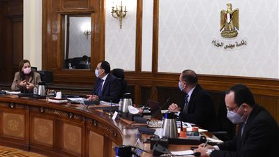 رئيس الوزراء يستعرض مقترح الخطة الاستثمارية للعام المالي المقبل 2021/2022