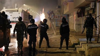 رئيس الوزراء التونسي: ما حدث لا يمت للاحتجاجات السلمية بصلة 