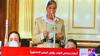 نائبة برلمانية تطالب بغلق الأكاديميات الوهمية القائمة بغير تصريح .. وتشيد بوزير التعليم العالي