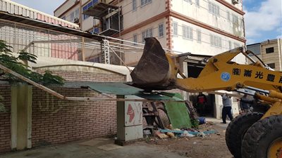 بالصور.. حملة لرفع الإشغالات وإزالة المخالفات بالمنطقة الصناعية يمدينة دمياط الجديدة