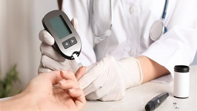 وزارة الصحة: 7 اعراض تكشف اصابتك بمرض السكر.. ابرزهم الم وتنمل فى اليدين والقدمين.. انفوجراف 