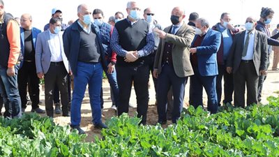 وزيرا الرى والزراعة يتفقدان مزرعة ومصنع السكر لشركة القنال بمحافظة المنيا 
