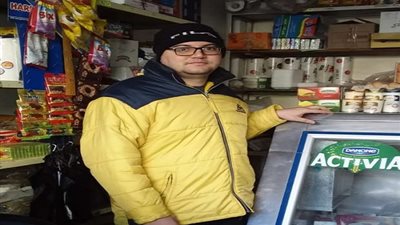 حال خريجى الجامعات.. بقال يحصل على الماجستير بدرجة امتياز.. يحلم بالتعيين مدرسا فى وزارة التربية والتعليم