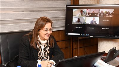 وزيرة التخطيط تتابع مع الرئيس التنفيذي لـ