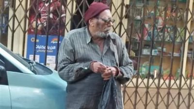 افضل من درس اللغة الانجليزية فى المدارس المصرية.. يعيش مشردا فى شوارع القاهرة.. نشطاء التعليم يستغيثون بالرئيس السيسى