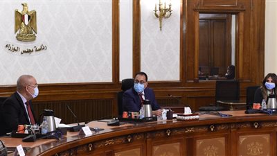 رئيس الوزراء يستعرض خطة تنفيذ مشروعات الصرف الصحي في 51 مركزا بمبادرة الرئيس 