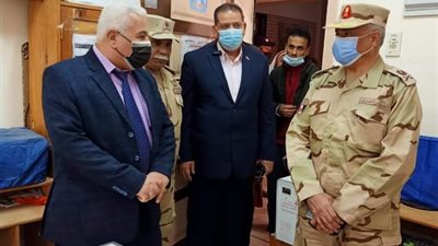 مدير تعليم الإسكندرية يتفقد مدرسة طوسون الصناعية العسكرية بنين  