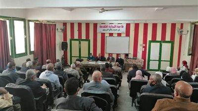 القبيصى يجتمع بإدارة وأقسام الجودة والحاصلين على دورة مراجع خارجى باسوان 