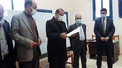 وكيل تعليم مطروح يتابع برنامج التنمية المهنية لمعلمي اللغة العربية 