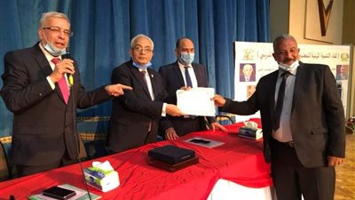 محافظة الإسماعيلة يستقبل رضا حجازى لبحث التعاون وتفعيل وحدات التدريب بالمدارس