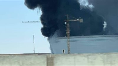 حريق في مخزن مواد بترولية بطريق 