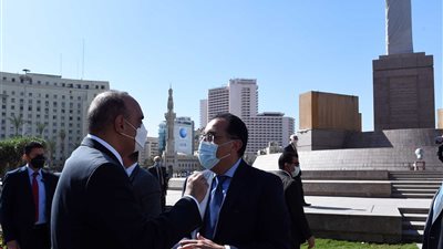 عقب جلسة المباحثات.. رئيسا الوزراء المصري والأردني يتفقدان أعمال تطوير ميدان التحرير