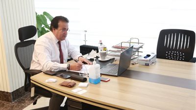 وزير التعليم العالي يشدد علي ضرورة استعداد المستشفيات الجامعية لعودة الدراسة