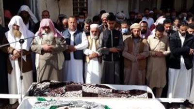 بالصور..  صلاة الجنازة على الفنان الراحل على حميدة فى مطروح