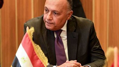  وزير خارجية يبحث مع 