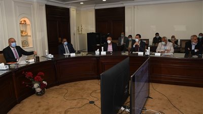 وزير الإسكان يتابع موقف تنفيذ وحدات مشروع 