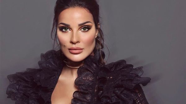 الفنانة نادين نجيم