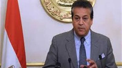 وزير التعليم العالى يحسم الجدل بشأن امتحانات الجامعات للتيرم الاول