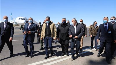 وزيرا الطيران والسياحة والأثار فى زيارة لمطار الغردقة الدولى 