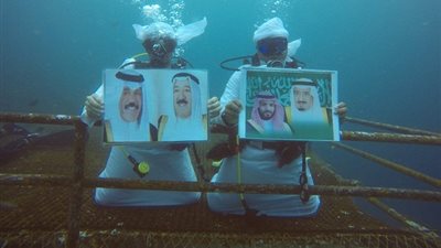 بالفيديو| فريق الغوص السعودي يحتفل بالعيد الوطني الكويتي 