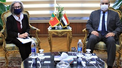 بالصور.. وزير الطيران يستقبل سفيرة البرتغال لبحث التعاون بين مصر والبرتغال