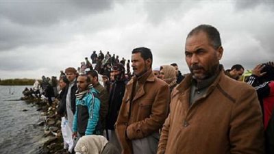 بالفيديو.. انتشال 9 أشخاص من ضحايا المركب الغارقة بالإسكندرية