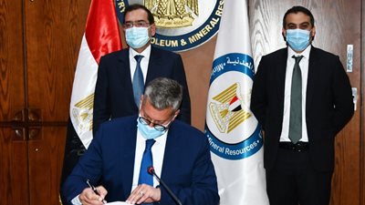 توقيع مذكرتى تفاهم بين شركة شملبرجير وجامعتى السويس والمستقبل