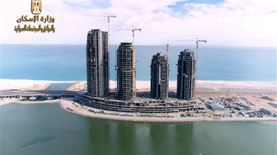 وزير الإسكان: الانتهاء من الهيكل الخرسانى لـ 15 برجاً بمدينة العلمين الجديدة