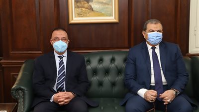 محافظ الإسكندرية يستقبل وزير القوى العاملة لتسليم بوالص التأمين علي الحياة للصيادين 