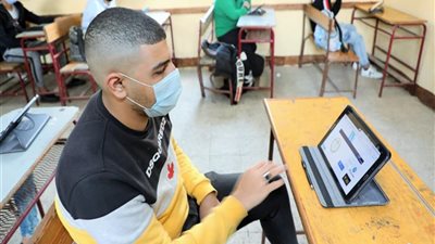 احتجاز الطلاب داخل مدرسة لسقوط السيستم.. وولى أمر: 