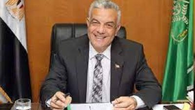 رئيس  جامعة المنوفية يتفقد لجان الامتحانات بمختلف كليات الجامعة