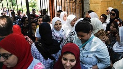 بالفيديو| حالة هرج وفوضى.. في أول امتحان إلكتروني باستخدام 
