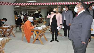 خالد عبدالغفار يتلقى تقريرًا بشأن سلامة الطلاب أثناء أداء الامتحانات