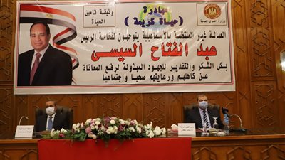 سعفان ومحافظ الإسماعيلية يسلمان 18 شهادة إتمام الدورات التدريبية مجانا