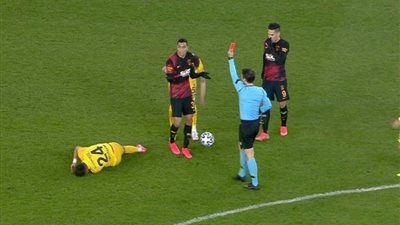 بالفيديو.. لحظة طرد مصطفى محمد لاعب فريق جالاتا سراي التركي