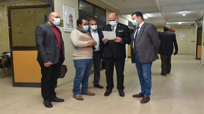 رئيس جامعة الأقصر يتابع امتحانات الفصل الدراسي الأول