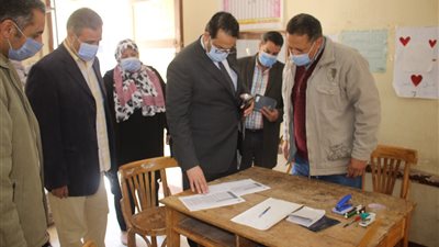 وكيل التربية والتعليم بالغربية يتفقد سير امتحانات النقل بالتعليم الثانوي  