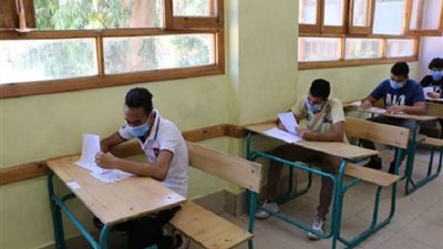 الحزاوى: اللغة الانجليزية سهلة.. والكيمياء صعب للصف الثانى الثانوى