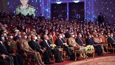 الرئيس السيسي: شرفت اليوم بتكريم أسر شهداء ومصابي القوات المسلحة