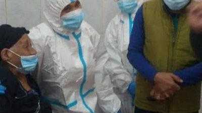 تعافى معمرة  106 عاما من فيروس كورونا بسوهاج 