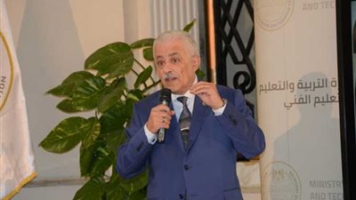 هام.. معلم يوجه رسالة قوية لوزير التربية والتعليم بشأن أسباب فشل النظام الجديد