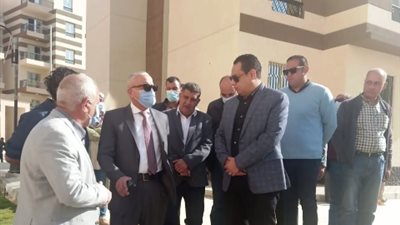 مسئولو وزارة الإسكان يتففدون مشروع إسكان بديل العشوائيات بمدينة حدائق أكتوبر