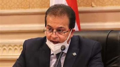 لتطوير الجامعات الحكومية.. وزير التعليم العالي يستعرض تقريرًا ميدانيًا حول مشروعات جامعة دمنهور