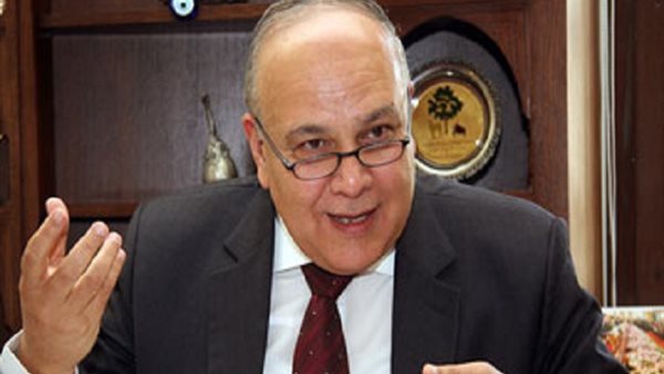 الدكتور عمرو عزت