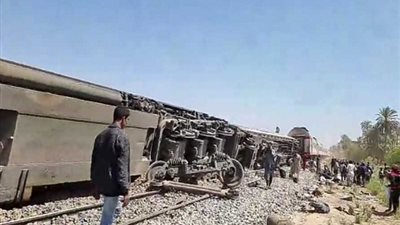 عاجل| السكة الحديد تعلن أسباب اصطدام قطارى سوهاج 