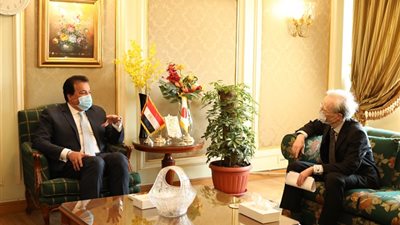خالد عبدالغفار يبحث مع السفير اليابانى دعم التعاون العلمى بين مصر واليابان