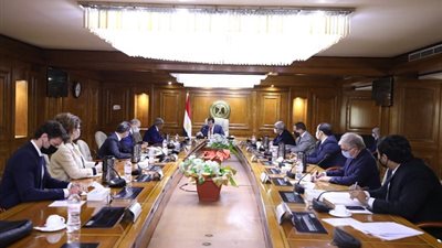 وزير التعليم العالي يبحث بدء تنفيذ مشروع الجامعة الأهلية الفرنسية
